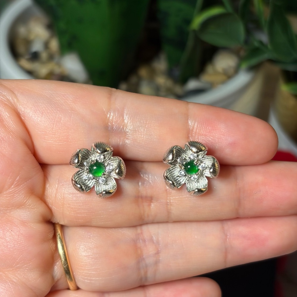 Vintage Style Floral Stud Earrings w/ Green Center